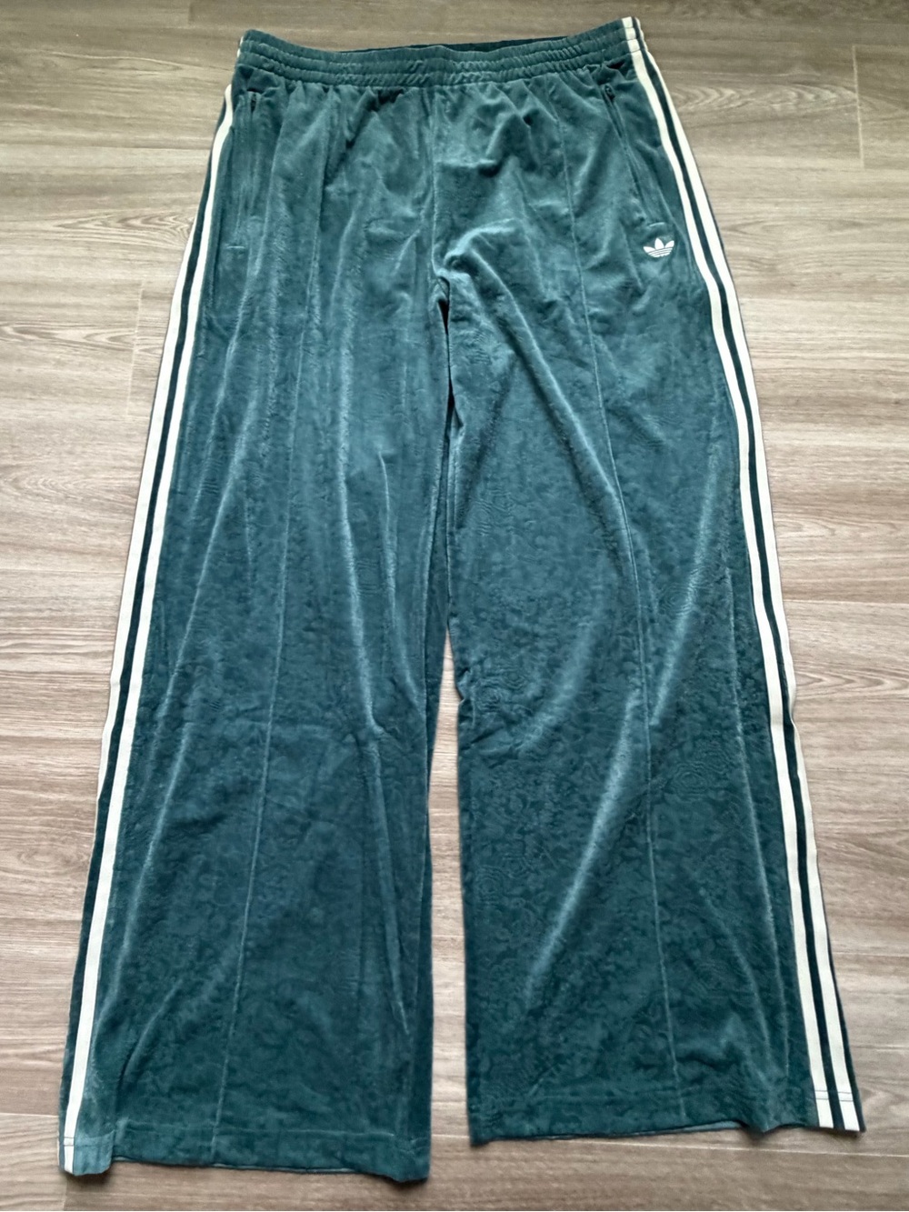 Adidas originals x Liberty London debossed velvet track pants | XL - Picture 2 of 8